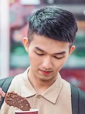 露额头的男士发型短发 2019最新流行发型男