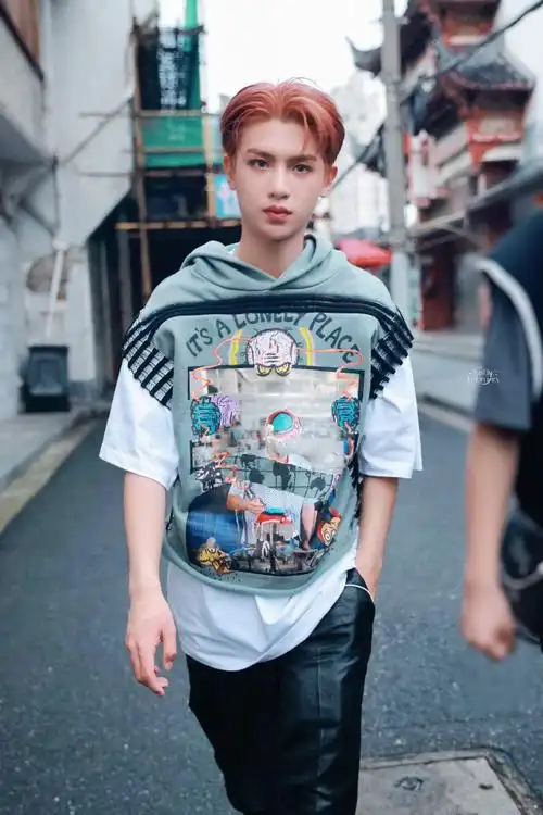 黄明昊超话@jjjustin0219210627今日街拍96#黄明昊这就是潮流