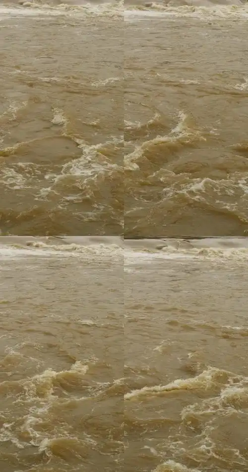 竖版_河流_浑浊_水面_4096x2160_高清视频素材下载(编号:8262147)