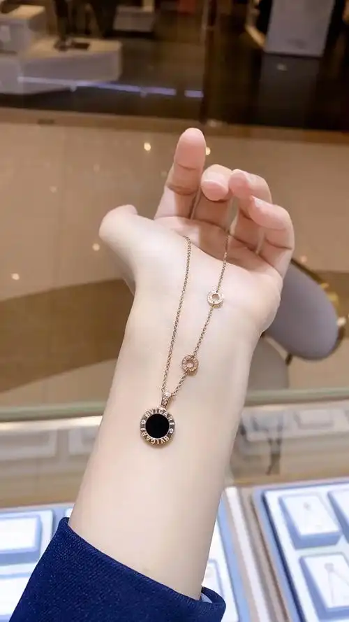 宝格丽黑白项链 想黑就黑,想白就白,随心搭配 - 抖音
