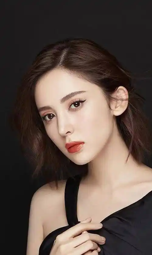 中国最美的女明星古丽扎娜只排到第6名,但她的脸型绝对无人能比_男人