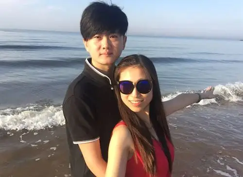 王冠宸夫妻合影