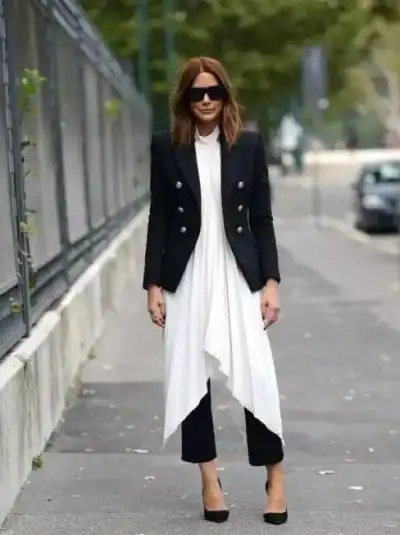 曾几何时,咱们都是裙子和裤子分开穿的但是从最近的街拍潮流来看,裙子