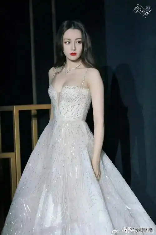 迪丽热巴白色抹胸裙78 热巴好美[色][色]