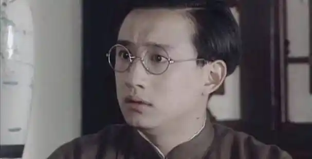 黄磊年轻时候太帅了,要是和徐志摩一个时代我也会爱死他的,被他那种