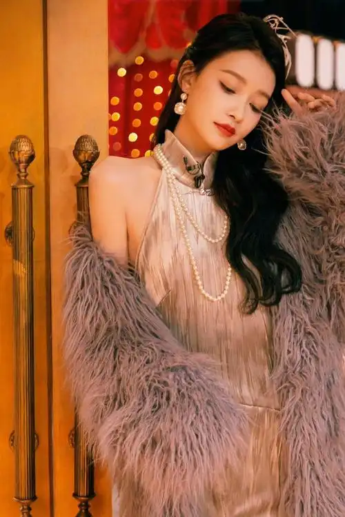 图片[4]_孙怡《大侦探》紫色旗袍造型,民国千金风适配度满分_黑猫博客