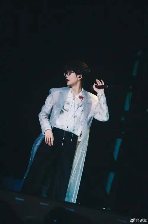 许嵩演唱会官宣南京成都青岛##许嵩巡演官宣3城