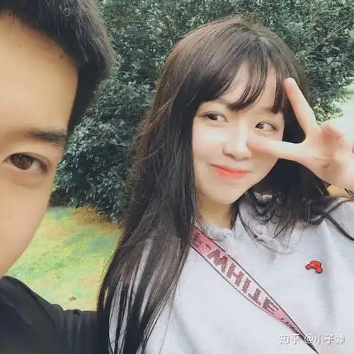 女生喜欢一个男生的时候眼神是什么样子?