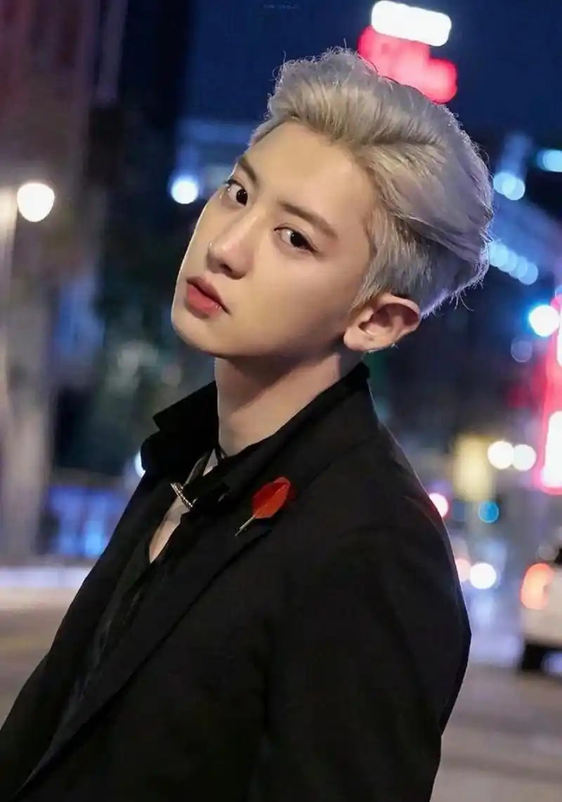 朴灿烈时隔四年更新微博,连续发文,让粉丝激动无比!