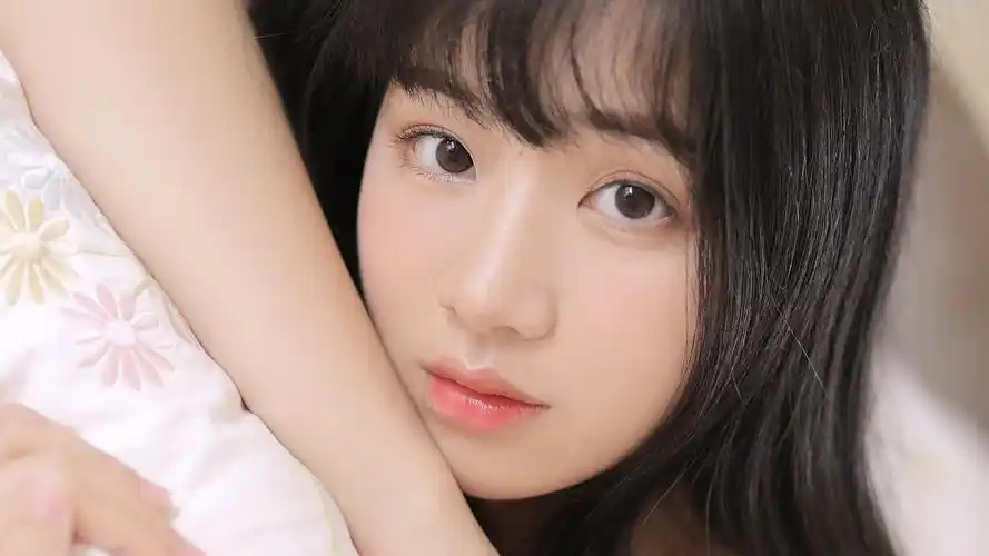 肤如凝脂漂亮抖音女孩壁纸