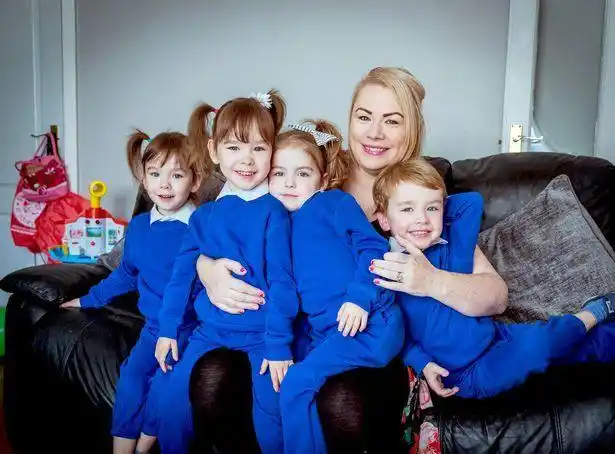 这四个可爱的女孩,你能够分清她们吗?医生曾建议2人别来人世