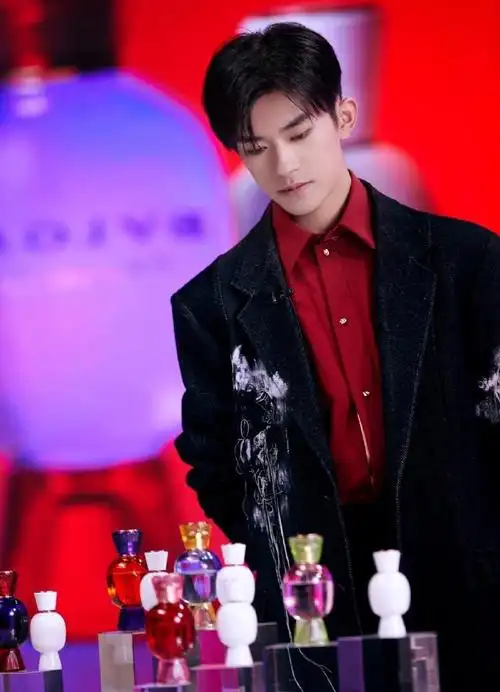 宝格丽全球香氛代言人易烊千玺