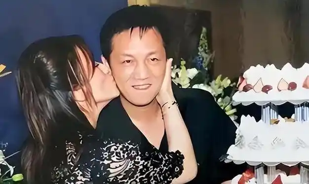 周正毅:入狱后嫌太热给牢房装空调,服刑期间净赚30亿|坐牢|毛玉萍