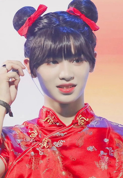 男明星扮女装黄明昊可爱朱正廷妩媚看到王俊凯挺别致的