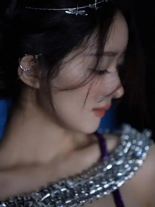 赵丽颖时尚芭莎闭年刊封面##赵丽颖暗夜缪斯芭莎大片