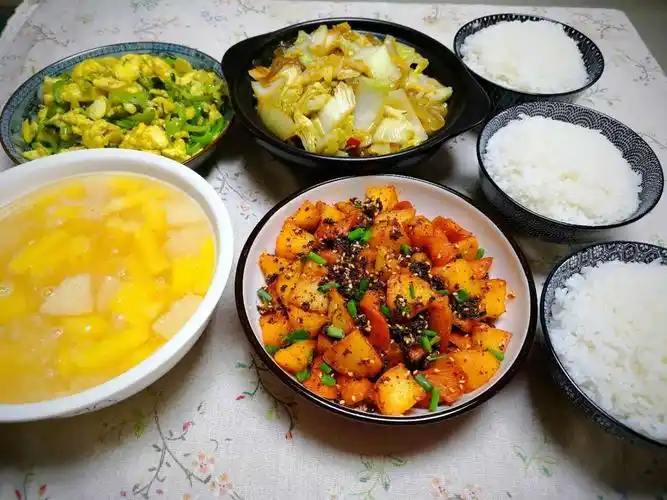 晒晒我家的午餐,这一桌没超过50元,朋友说:真实惠!