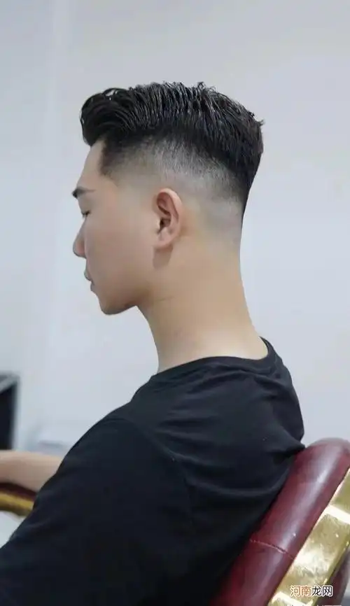 男士圆脸适合的短发图片 今夏爆火男士发型16款