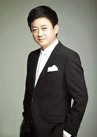 【图】主持人朱军简历被扒 疑似是在法国和谭梅举行婚礼