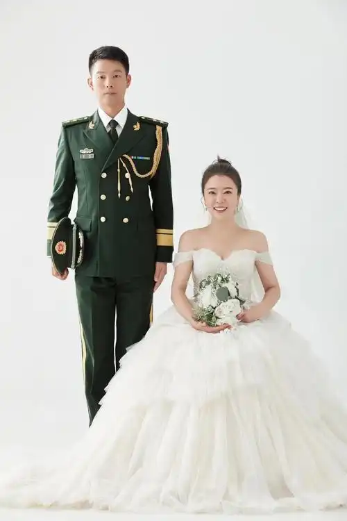 右手敬礼左手牵你军嫂来听听军人的七夕告白