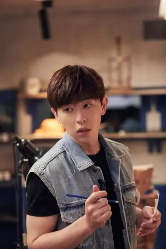 邓伦密逃水洗牛仔造型留顺毛短发清爽简约