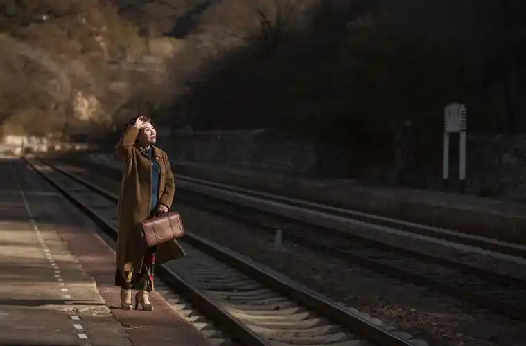 等待的站台仍在风中等待