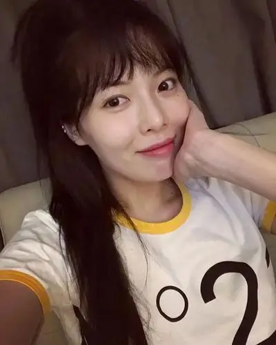 您收到了一条女朋友自拍更新提醒!选择是否点开?