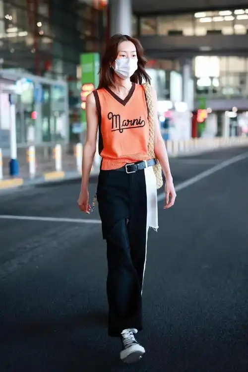 极简风穿搭还得看刘雯单品简约搭配简单品味却能超凡脱俗