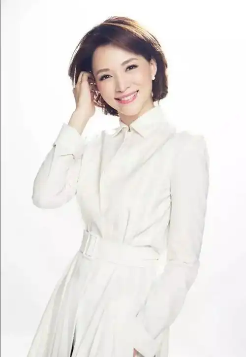 "央视一姐"董卿素颜近照,暴露了真面目!