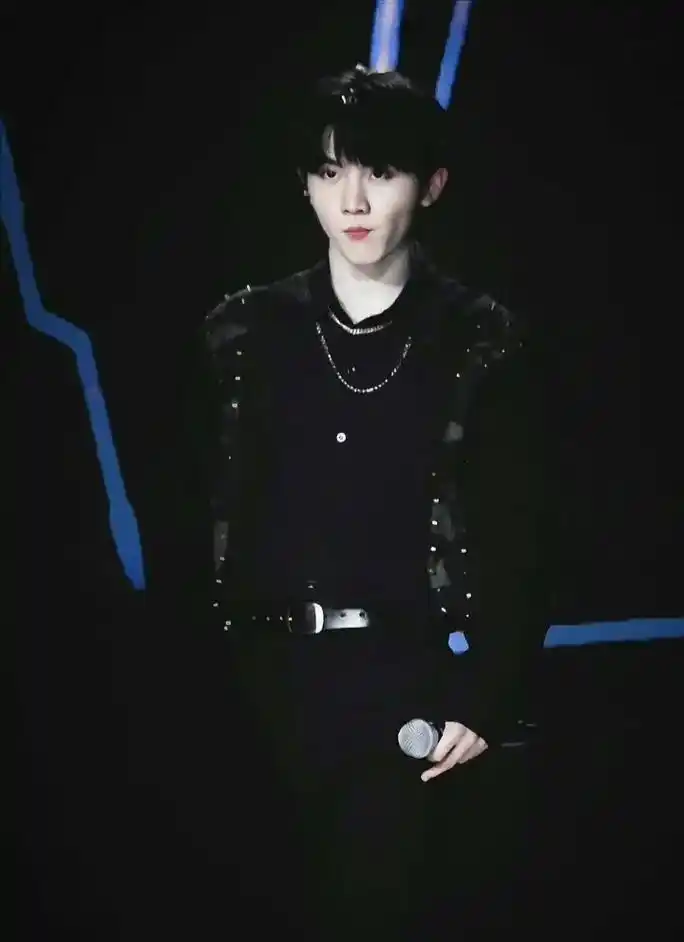 不仅拽我还死性不改 #马嘉祺 #马嘉祺壁纸 #占有欲就是这么 - 抖音