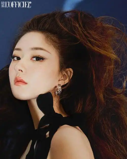 赵露思 |  时装 lofficiel  november  2023演员赵露思首登时装