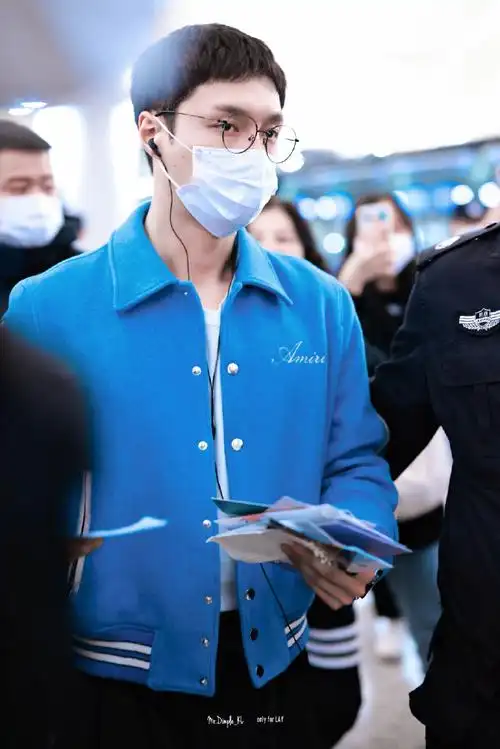 张艺兴欧洲行程出发路透