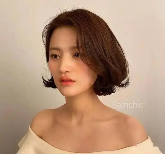 "网红气垫烫中短发"