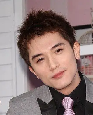 邱泽怎么会帅了那么多阿!有图!