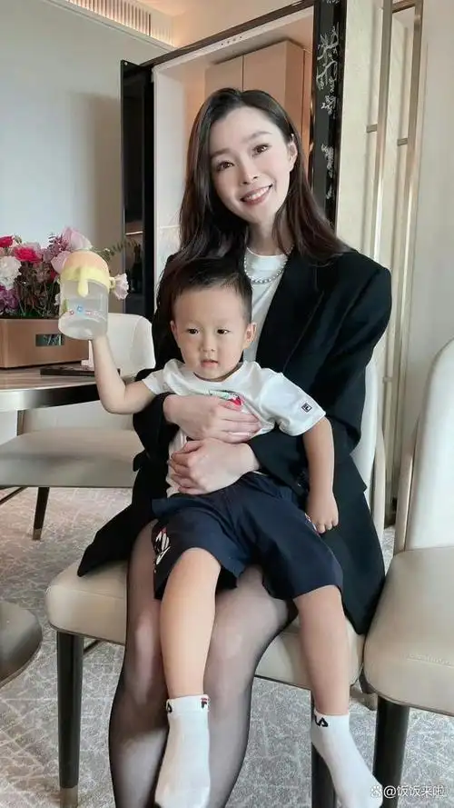 白敬亭宋轶恋情稳定女方家族高颜值高学历网友男方不配