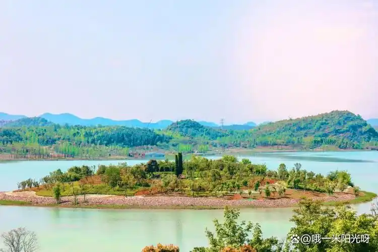 贵阳人都爱去打卡的旅游景点:月亮湖公园