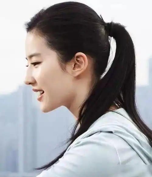 女明星马尾辫发型减龄活泼不落俗套