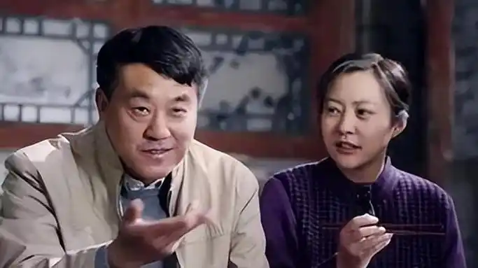 演员何冰结婚几十年0绯闻竟然是因为他的妻子