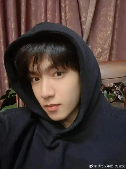 刘耀文电影第二十条##刘耀文 捕光炽梦寄愿破新局