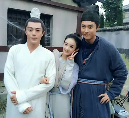 《花千骨》全剧杀青 张丹峰难舍剧组"三人行"