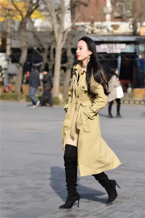 尖头细跟过膝长靴,搭配风衣,春天这样出门,很酷也很精致_美女_款式