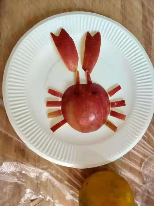 阳光甚好,笑脸灿烂,苹果一班"创意水果拼盘"活动圆满结束了.