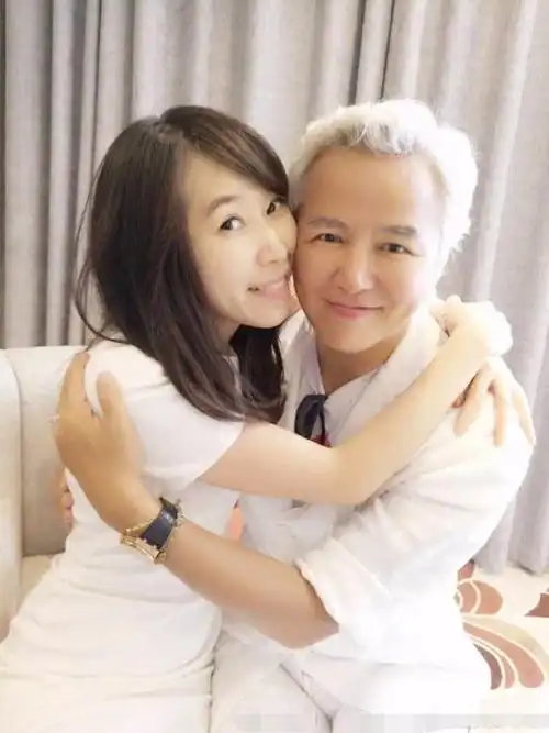 张庭老公与一女子搂抱亲密网友却说林瑞阳怎么美颜后像太监