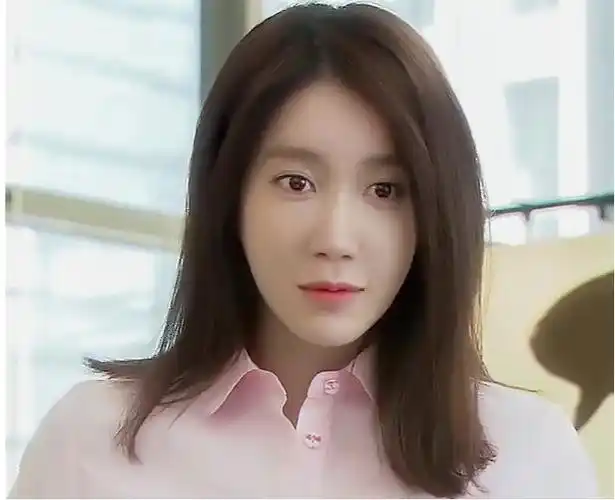 李智雅脸好奇怪 她以前原来的长相什么样