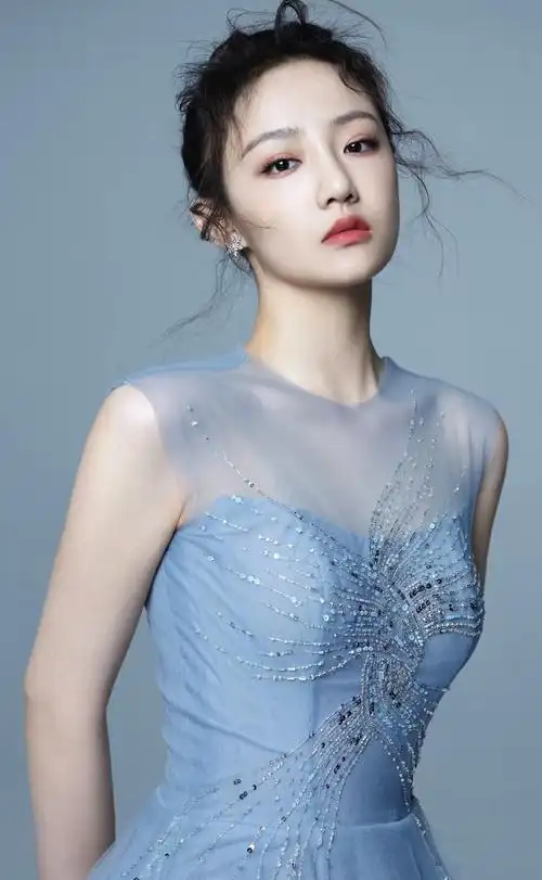 吴佳怡高清淡雅写真,时尚俏丽!__财经头条