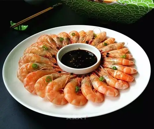 8. 摆盘上桌.7. 大火再顶开即可.6. 最后滴入1汤匙橄榄油.5.