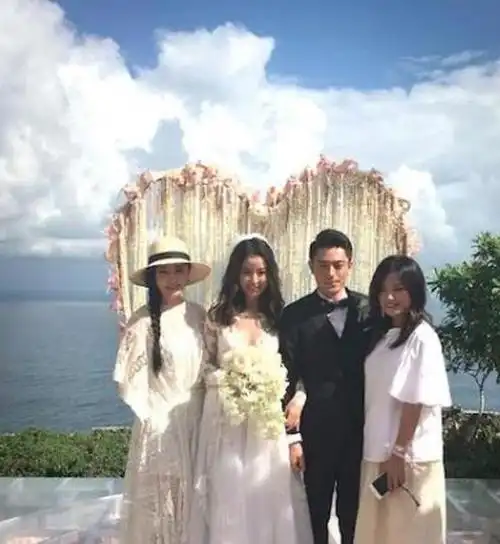 林心如与霍建华婚礼画面直击,但是谁说小燕子赵薇没去?_网易订阅