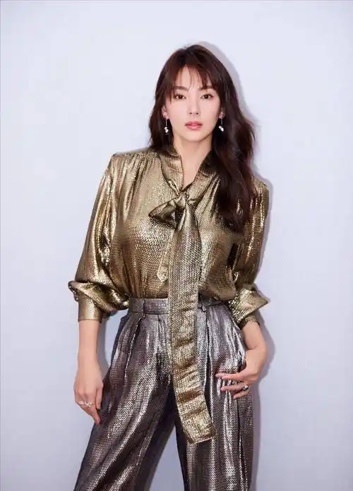 杨幂的胸,倪妮的臀,景甜的腰,85花的好身材终于藏不住了_杨颖_演技