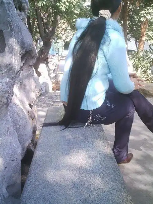 抓拍公园里的长头发(4)