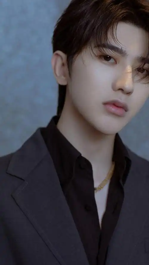 收藏各种造型的西装坤,请看帅照蔡徐坤中国音乐公告牌图片2021蔡徐坤