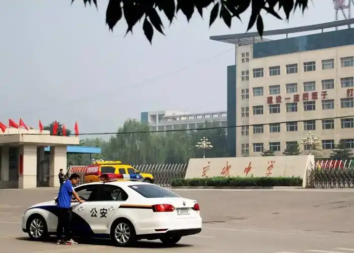 又是一年高考时,交城中学大门口所见